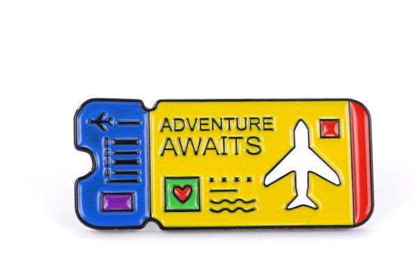 Pin Flugticket | Boarding Pass "Adventure awaits" | Blau Gelb